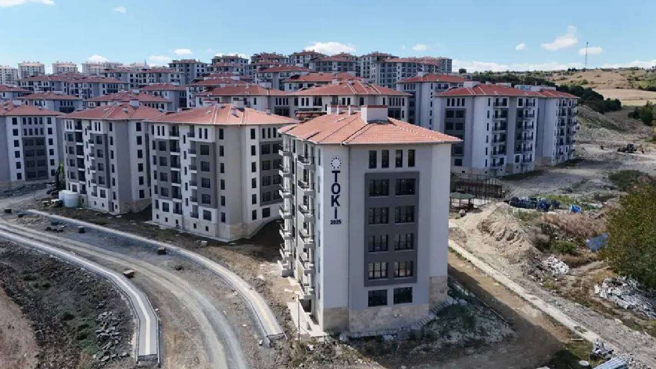 Bakan Murat Kurum'dan ev bekleyenlere müjde: 2 bin konut için kura heyecanı başlıyor, işte o tarih! 8